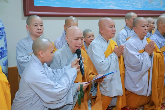 Ni trưởng Thích nữ Mỹ Thuận cung tuyên tiểu sử cố Ni trưởng Thích nữ Huyền Học