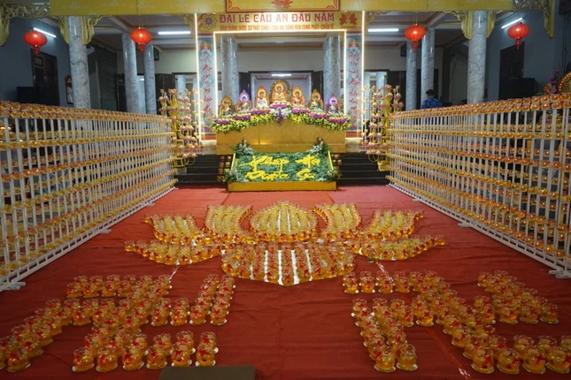 Không gian thiết trí đèn Dược Sư cúng dường Không gian thiết trí đèn Dược Sư cúng dường