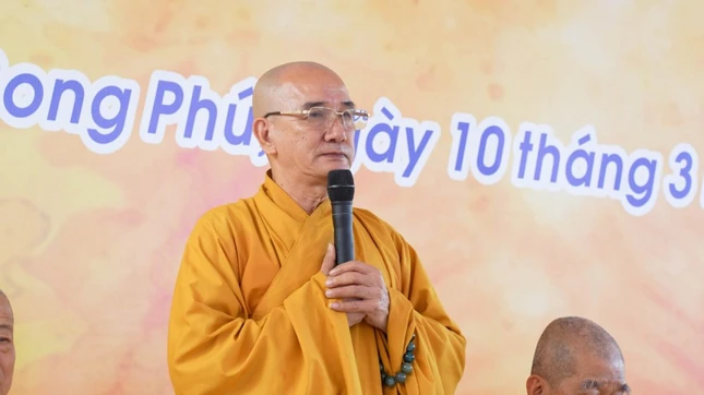 Thượng tọa Thích Lệ Lạc ban đạo từ