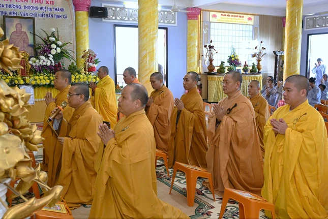 Chư tôn đức đại diện môn đồ pháp quyến