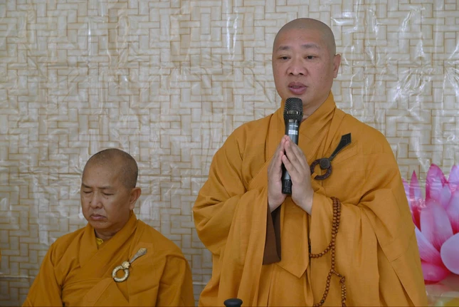 Thượng tọa Thích Thiện Thuận truy tán công đức của cố Trưởng lão Hòa thượng