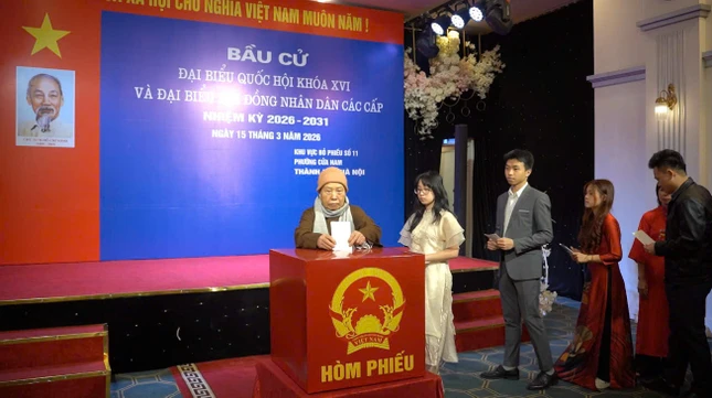 Bỏ phiếu tại khu vực bỏ phiếu số 11 (P.Cửa Nam, TP.Hà Nội)