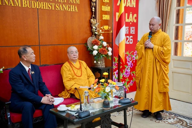 Trưởng lão Hòa thượng Thích Thanh Nhiễu tiếp phái đoàn