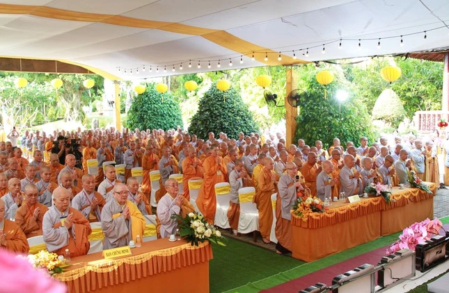 Chư Ni thành kính tưởng niệm, tri ân công đức của Đức Thánh Tổ Ni Đại Ái Đạo, người sáng lập Ni đoàn