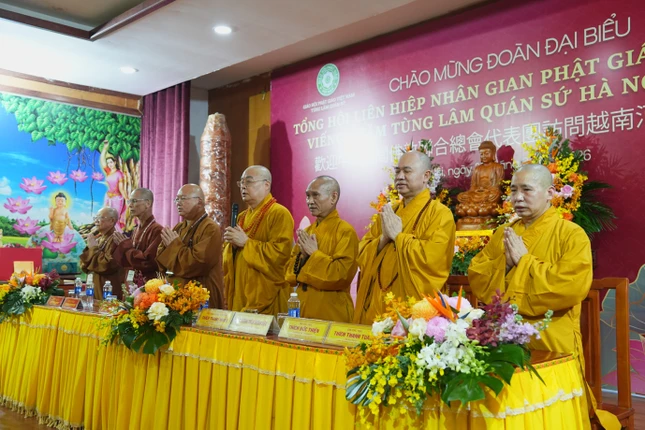 Chư tôn đức lãnh đạo Giáo hội tiếp phái đoàn tại chùa Quán Sứ Chư tôn đức lãnh đạo Giáo hội tiếp phái đoàn tại chùa Quán Sứ