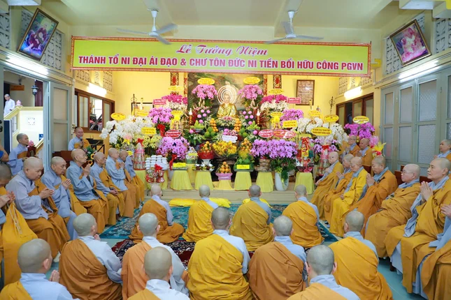 Chư Ni về chùa Từ Nghiêm tưởng niệm Đức Thánh Tổ Ni Đại Ái Đạo và chư vị Ni trưởng tiền bối hữu công Phật giáo Việt Nam