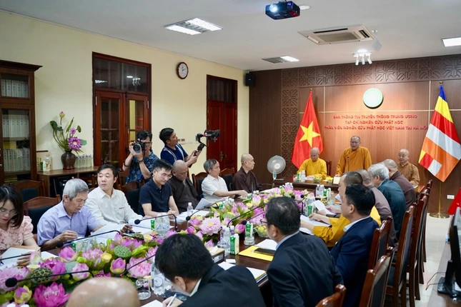 Quang cảnh buổi họp