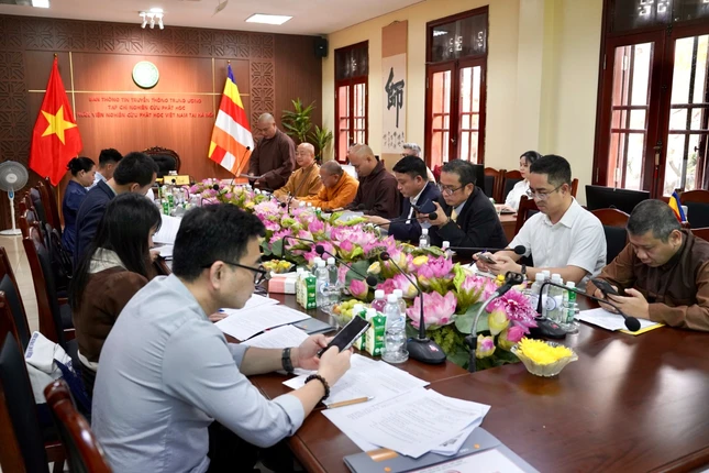 Quang cảnh buổi họp của Ban Tổ chức