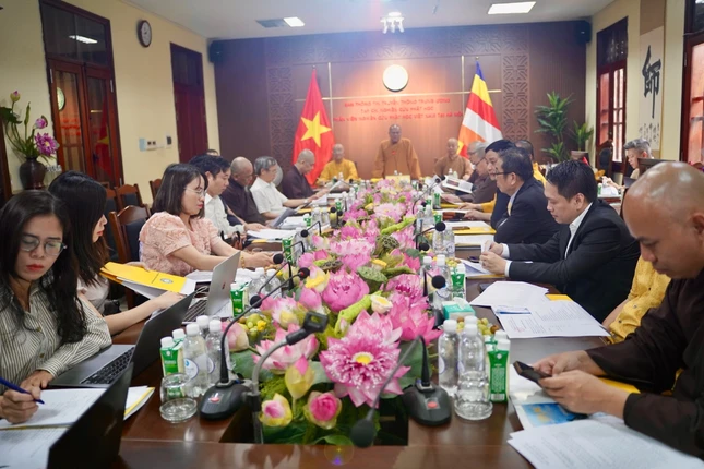 Hòa thượng Thích Gia Quang đúc kết buổi họp