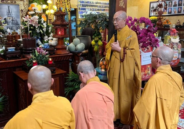 Hòa thượng Thích Nhựt Tấn cử hành nghi thức thiền môn Hòa thượng Thích Nhựt Tấn cử hành nghi thức thiền môn