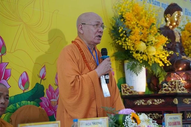 Hòa thượng Thích Quảng Tùng ban đạo từ