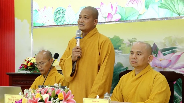 Thượng tọa Thích Lệ Duyên báo cáo tiến độ chuẩn bị tổ chức đại hội