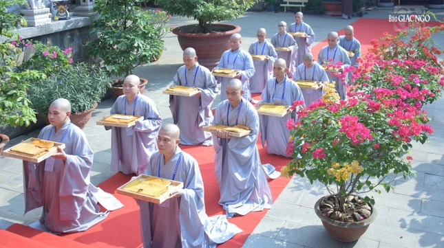 Giới tử Đại giới đàn Bửu Huệ do Ban Trị sự TP.HCM tổ chức - Ảnh: Quảng Đạo