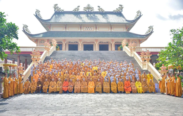 Ban Thường trực Ban Trị sự Phật giáo TP.HCM thăm trường hạ tập trung Đại Tòng Lâm - Ảnh: Quảng Đạo