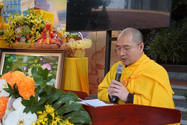 Thượng tọa Thích Thanh Hải đã tuyên đọc sơ lược lịch sử chùa Liên Phái Thượng tọa Thích Thanh Hải đã tuyên đọc sơ lược lịch sử chùa Liên Phái