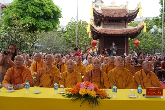 Chư tôn đức tham dự Chư tôn đức tham dự