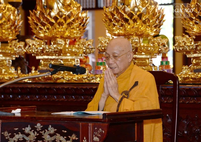 Trưởng lão Hòa thượng Thích Minh Thông, đại vị thuyết giới Tỳ-kheo, Bồ-tát giữa đại chúng