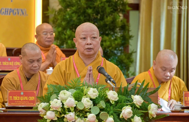 Hòa thượng Thích Lệ Trang phát biểu khai mạc ngày thứ nhất Đại hội