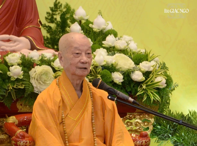 Đức Đệ tứ Pháp chủ GHPGVN - Đại lão Hòa thượng Thích Trí Quảng ban đạo từ