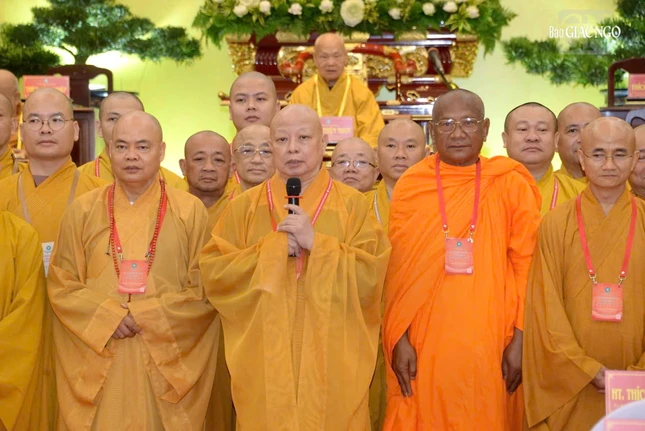 Hòa thượng Thích Lệ Trang, tân Trưởng ban Trị sự Phật giáo TP.HCM phát biểu nhận nhiệm vụ