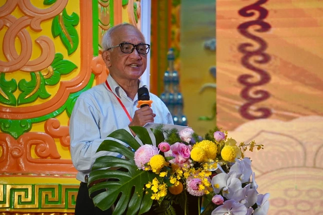 PGS.TS Trần Đức Cường báo cáo đề dẫn tọa đàm