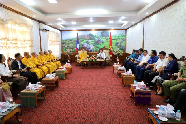 Ông Phu-Vông Ủn-Khăm-Sẻn tiếp đoàn thăm, chúc Tết cổ truyền Bunpimay