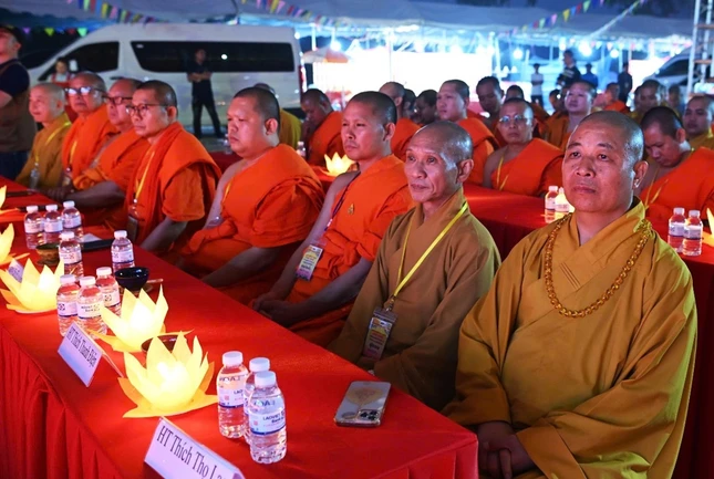 Chư tôn đức tham dự