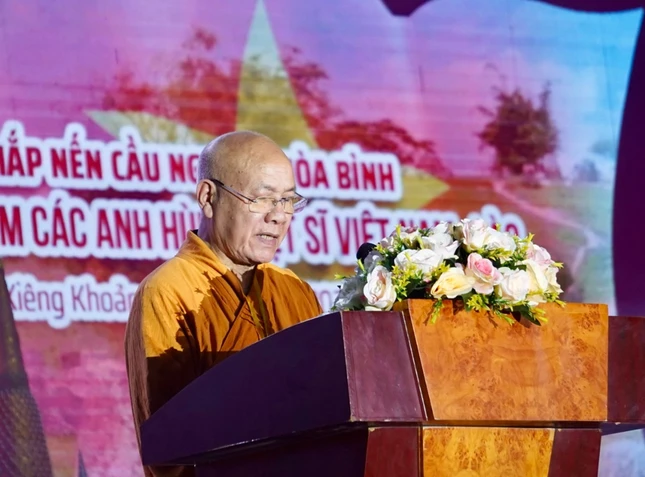 Hòa thượng Thích Quảng Tùng ban đạo từ