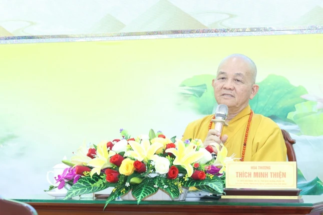 Hòa thượng Thích Minh Thiện ban đạo từ Hòa thượng Thích Minh Thiện ban đạo từ