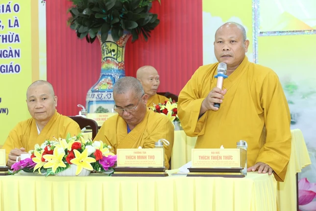 Thượng tọa Thích Thiện Thức phát biểu tại buổi họp Thượng tọa Thích Thiện Thức phát biểu tại buổi họp