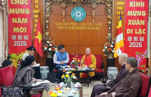 Thượng tọa Thích Đức Thiện tiếp ông Tshering W.Sherpa