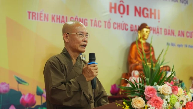 Thượng tọa Thích Đạo Phong báo cáo tại hội nghị Thượng tọa Thích Đạo Phong báo cáo tại hội nghị