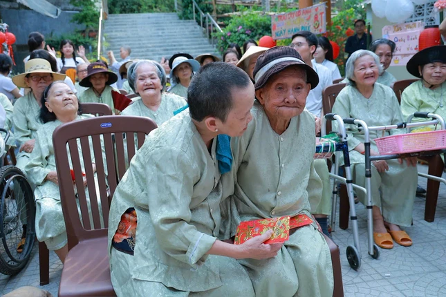 Một ngày hạnh phúc của các cụ