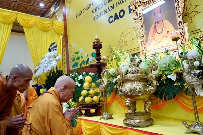 Trưởng lão Hòa thượng Thích Thiện Nhơn, đảnh lễ Giác linh Trưởng lão Hòa thượng Thích Thanh Dục