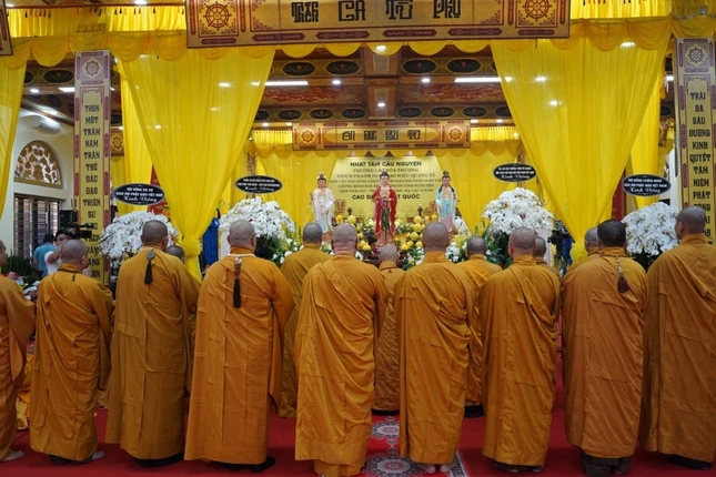 Chư tôn đức Giáo hội viếng tang Trưởng lão Hòa thượng Thích Thanh Dục