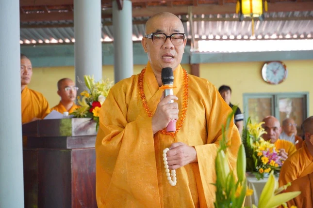 Thượng tọa Thích Quảng Lộc ban đạo từ