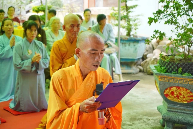 Đại đức Thích Quảng Hiếu, tân trụ trì chùa Thiên Liên phát nguyện nhận nhiệm vụ