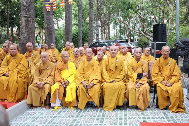 Chư tôn đức chứng minh, tham dự