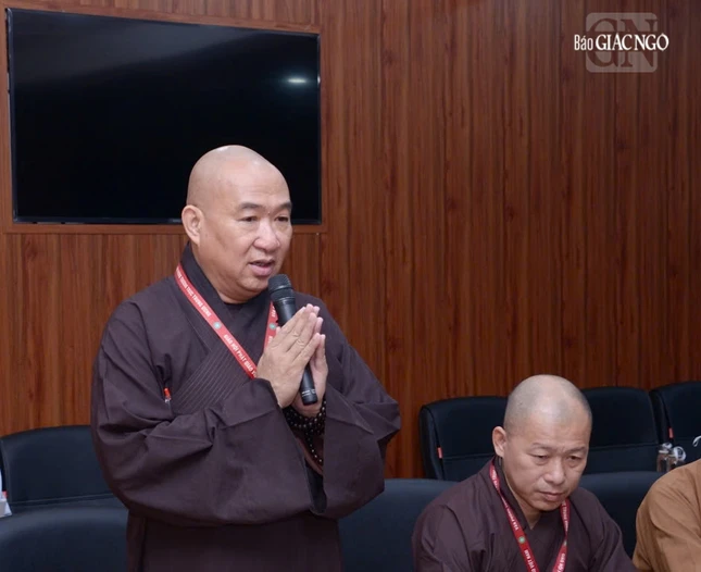 Thượng tọa thích Phước Nguyên phát biểu tại buổi họp