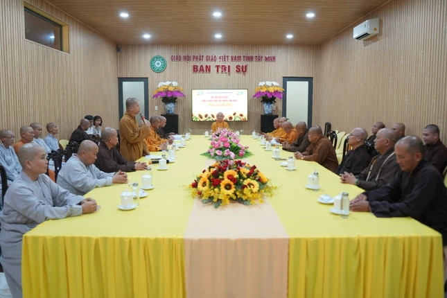 Chư tôn đức Ban Tổ chức họp rà soát lần cuối công tác chuẩn bị đại hội