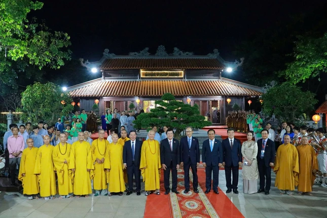 Ban Trị sự Phật giáo tỉnh tiếp cựu Tổng thống Hàn Quốc và nguyên Chủ tịch nước Trương Tấn Sang thăm chùa Pháp Minh - Trụ sở Ban Trị sự