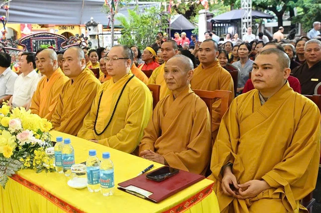 Chư tôn đức tham dự