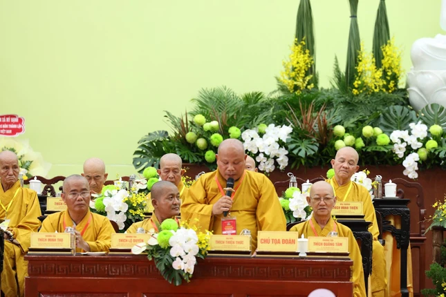 Thượng tọa Thích Thiện Thức, Phó Thường trực ban Nhân sự Đại hội trình danh sách dự thảo thành phần nhân sự dự kiến giới thiệu vào Ban Trị sự và Ban Thường trực Ban Trị sự GHPGVN tỉnh Tây Ninh, nhiệm kỳ 2026-2031