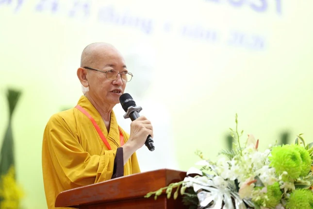 Thượng tọa Thích Quảng Tâm đọc diễn văn khai mạc