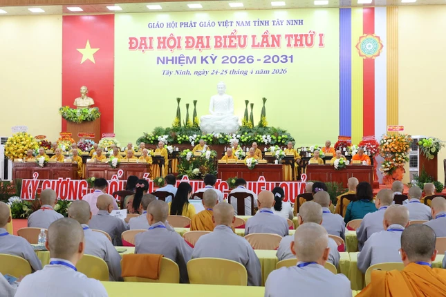 Quang cảnh ngày thứ nhất Đại hội