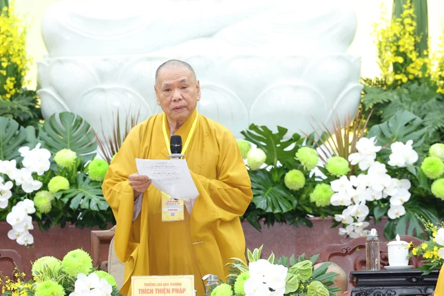 Trưởng lão Hòa thượng Thích Thiện Pháp lấy ý kiến biểu quyết của đại biểu thống nhất thông qua danh sách nhân sự dự kiến tham gia Ban Trị sự và Ban Thường trực Ban Trị sự GHPGVN tỉnh Tây Ninh nhiệm kỳ 2026-2031