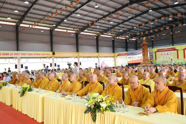 Chư tôn đức tham dự