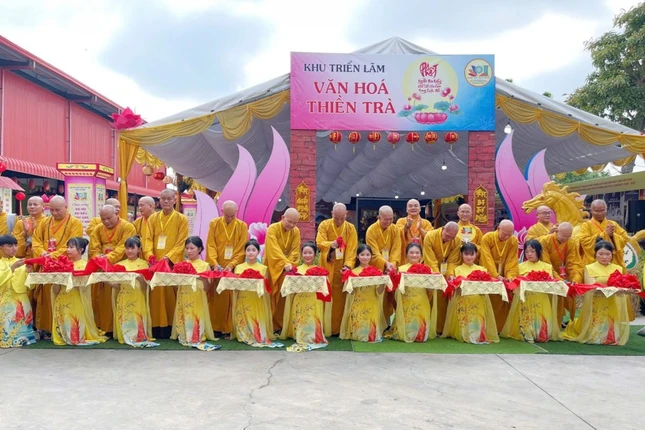 Cắt băng khai mạc triển lãm văn hóa thiền trà