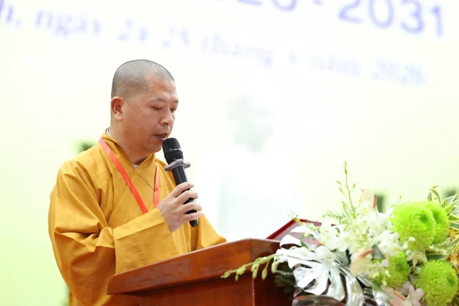 Đại đức Thích Thiện Danh báo cáo tóm tắt sự hình thành và phát triển của GHPGVN tỉnh Tây Ninh