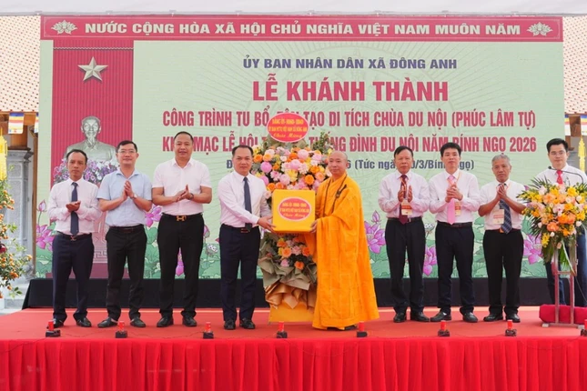 Lãnh đạo địa phương chúc mừng